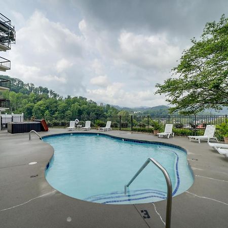 Stylish Gatlinburg Condo With Pool Walk Downtown! Eksteriør billede