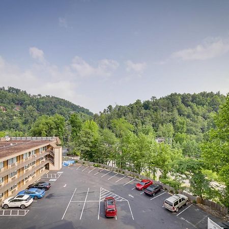 Stylish Gatlinburg Condo With Pool Walk Downtown! Eksteriør billede